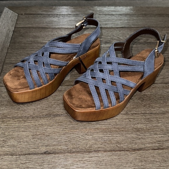 House of Harlow 1960 Georgia Platforms - Picture 2 of 11